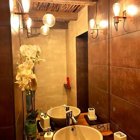 Apartment In The Centre With Free Gated Parking