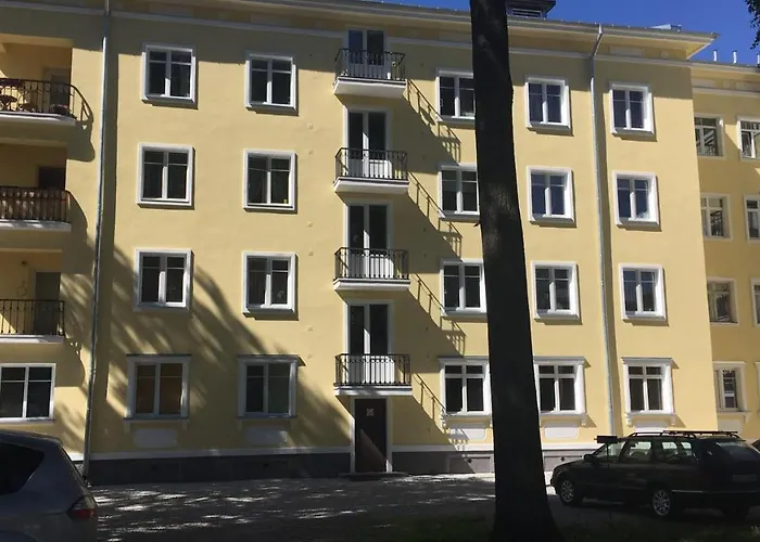 In The Centre With Free Gated Parking Apartamento